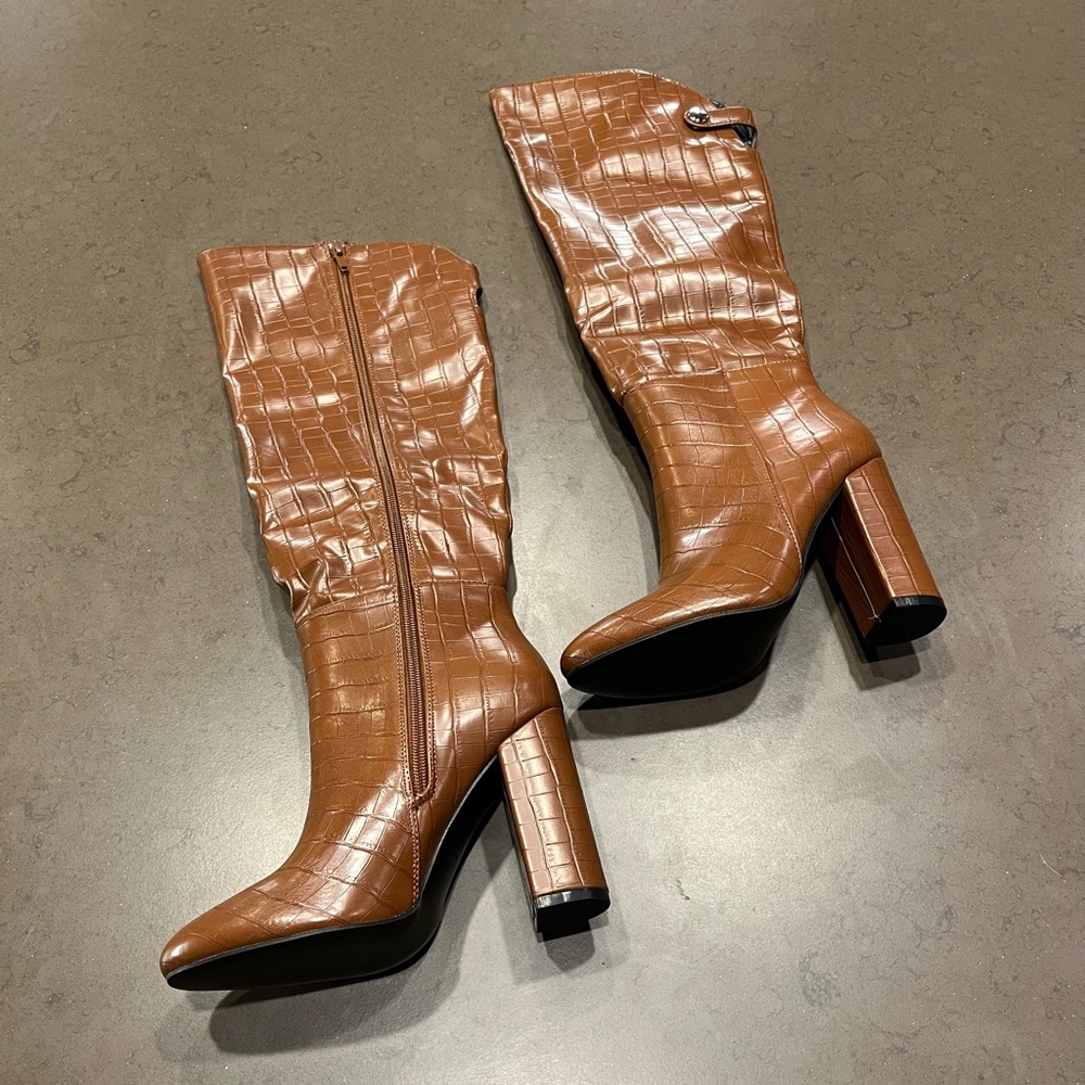 Lulu’s Cognac/Brown Crocodile-Embossed Knee-High Boots Sz 6